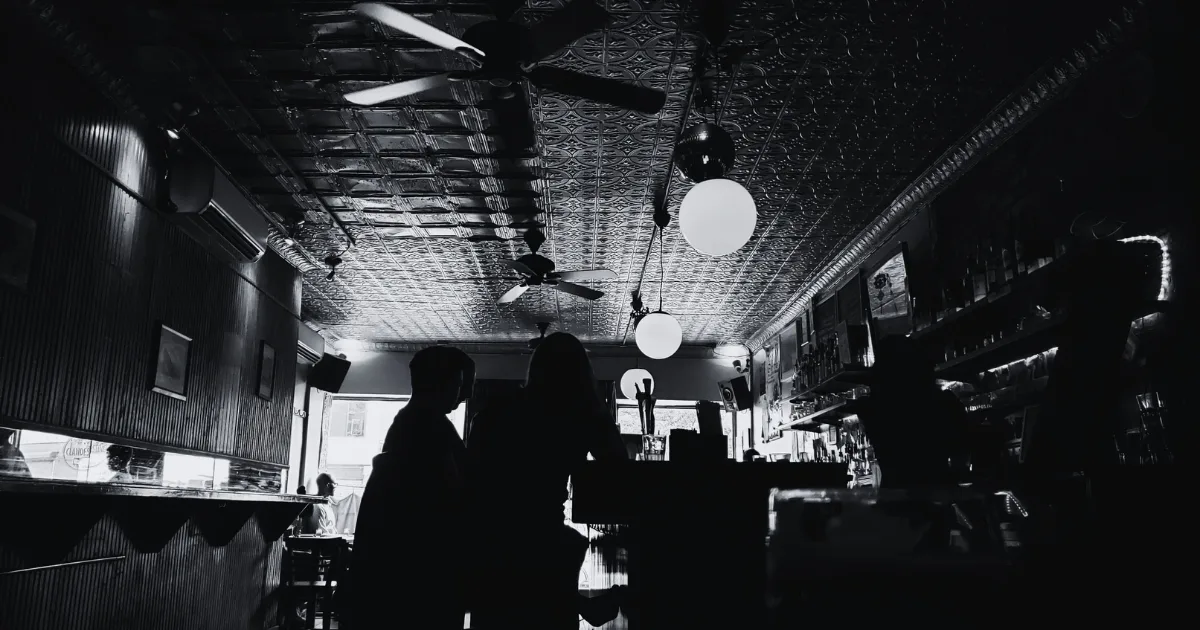 Inside CLANDESTINO