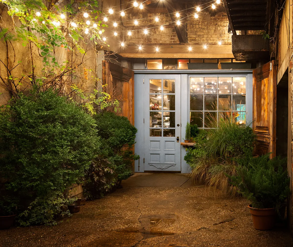 The entrance to Freemans at the end of Freeman Alley