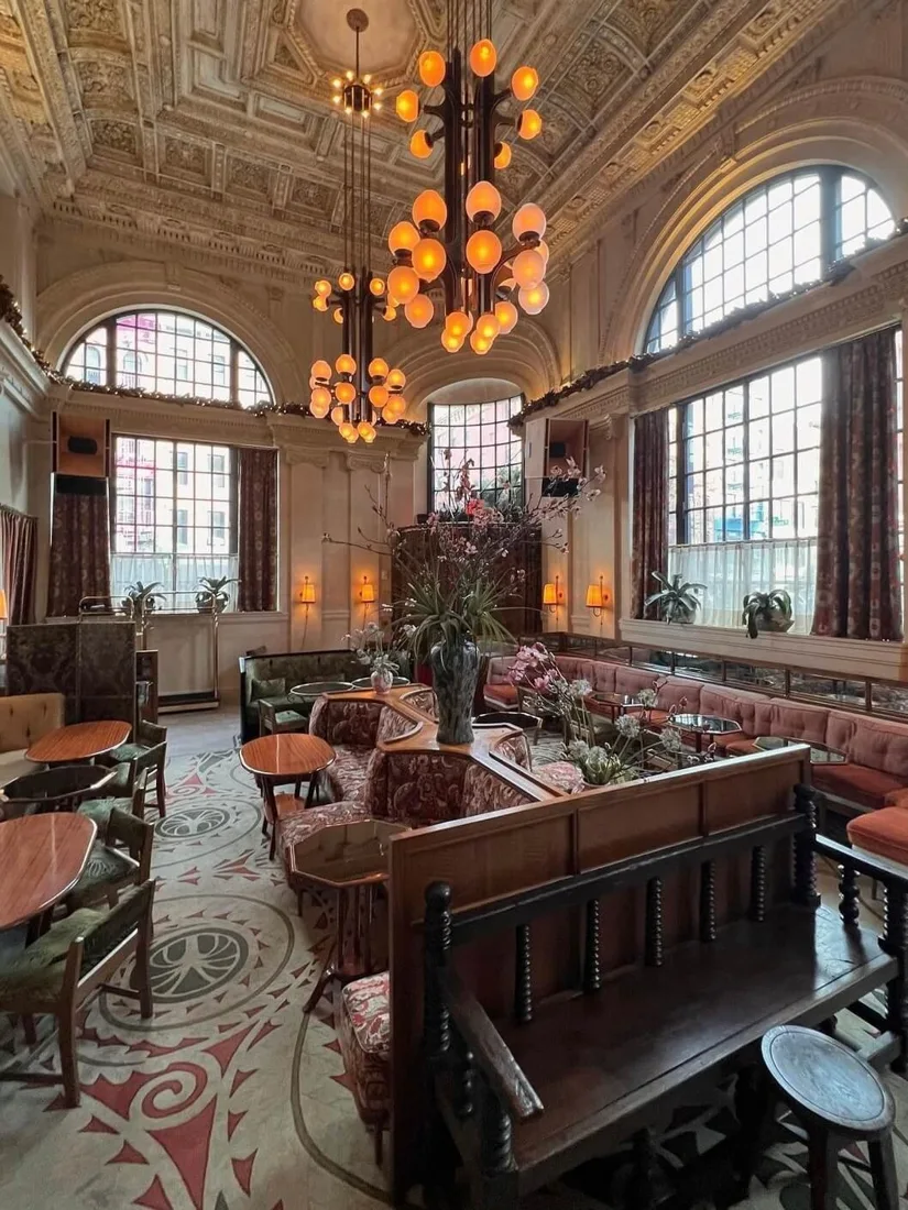 The lounge at SWAN ROOM