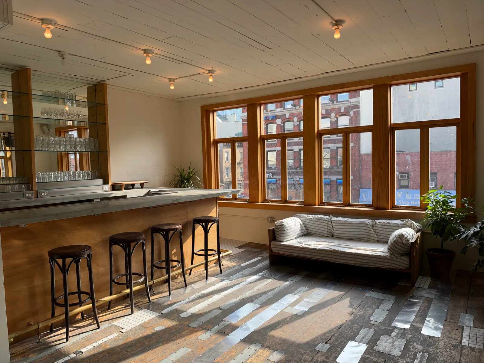 Private Bar Room bar and window seating